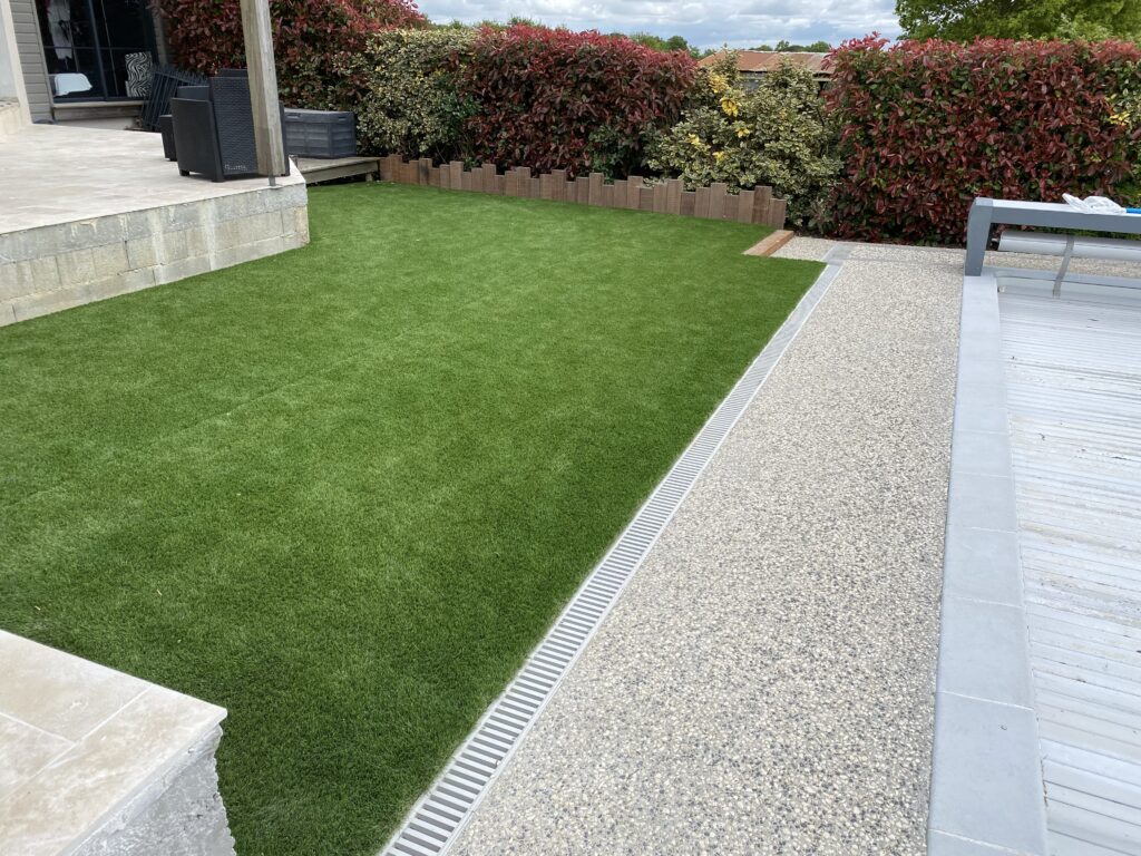 Aurelien Bulteau PAYSAGISTE CHALLANS Gazon Shyntétique Et Béton Désactivé 128